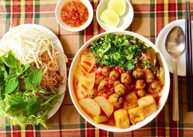Cách làm bún bò huế chay